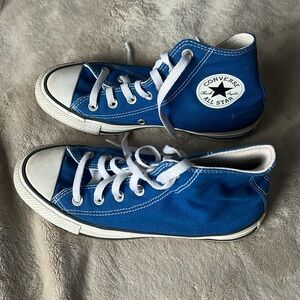 Chuck’s canvas blue Converse women’s size 7, men’s size 5